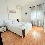 Azalea Apartment *