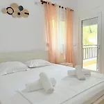 Azalea Apartment *