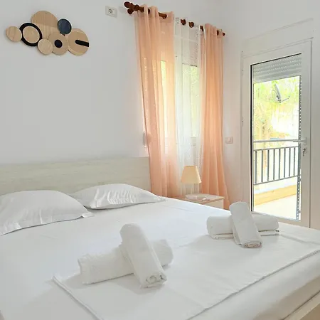 Azalea Apartament *